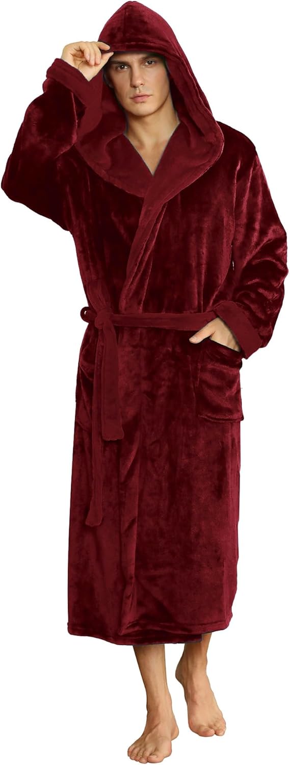 Two-tone fleece hooded bathrobe with belt and pockets, long sleeves, burgundy finish.