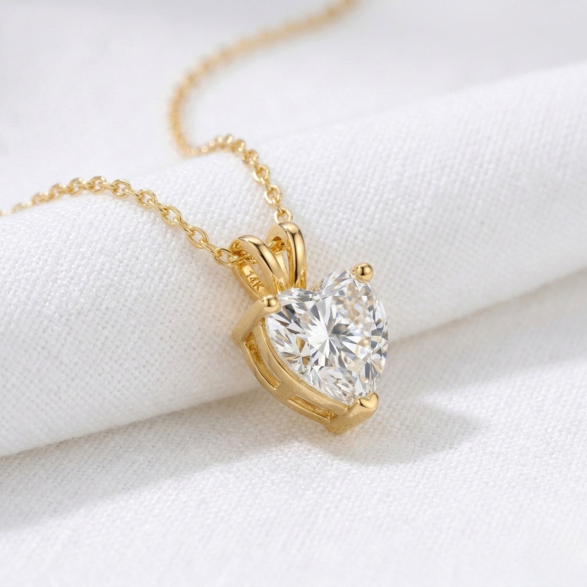 Fiorisse | Heart Cut Pendant Necklace for Women - Gold Delicate Elegant Romantic Fit-Necklaces-Gold-Camoufit