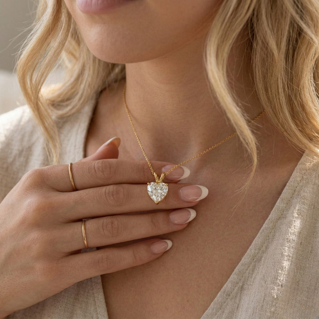 Fiorisse | Heart Cut Pendant Necklace for Women - Gold Delicate Elegant Romantic Fit-Necklaces-Gold-Camoufit