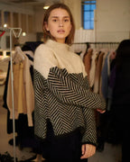 Chāme | Women's Contrast Panel Sweater - Long Sleeve Colorblock Knit Pullover