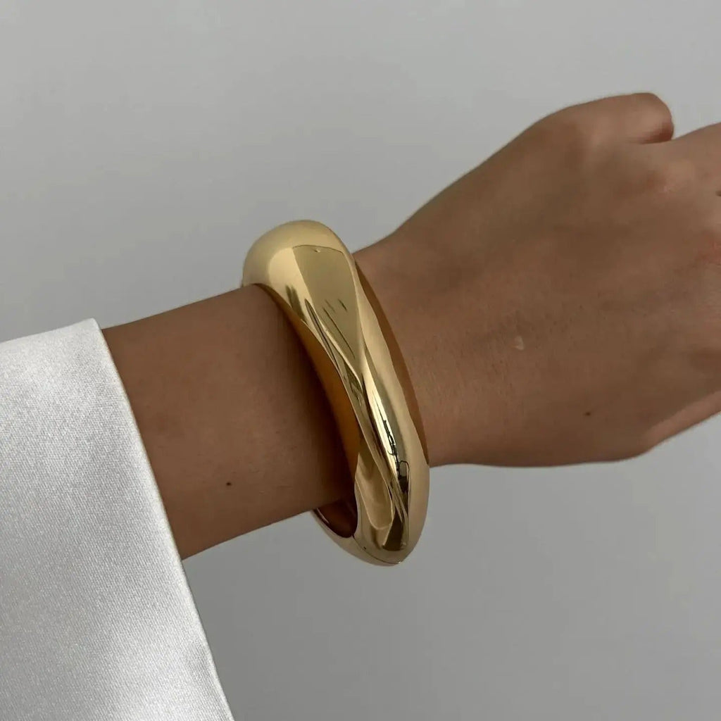 Elegant Fluid Cuff Bracelet – Open Statement Design-bracelet-Golden Bold Cuff-