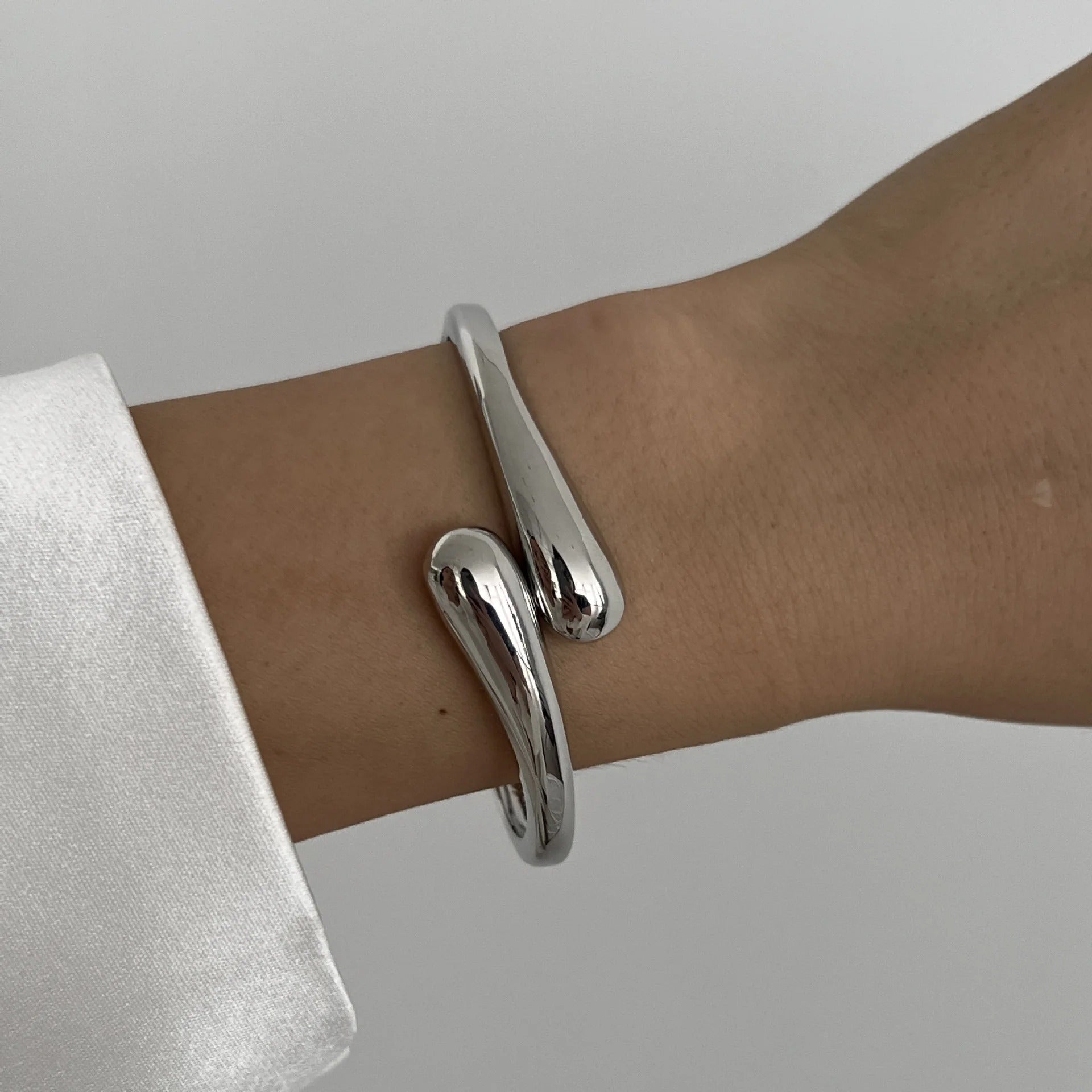Elegant Fluid Cuff Bracelet – Open Statement Design-bracelet-Silver Arc Cuff-