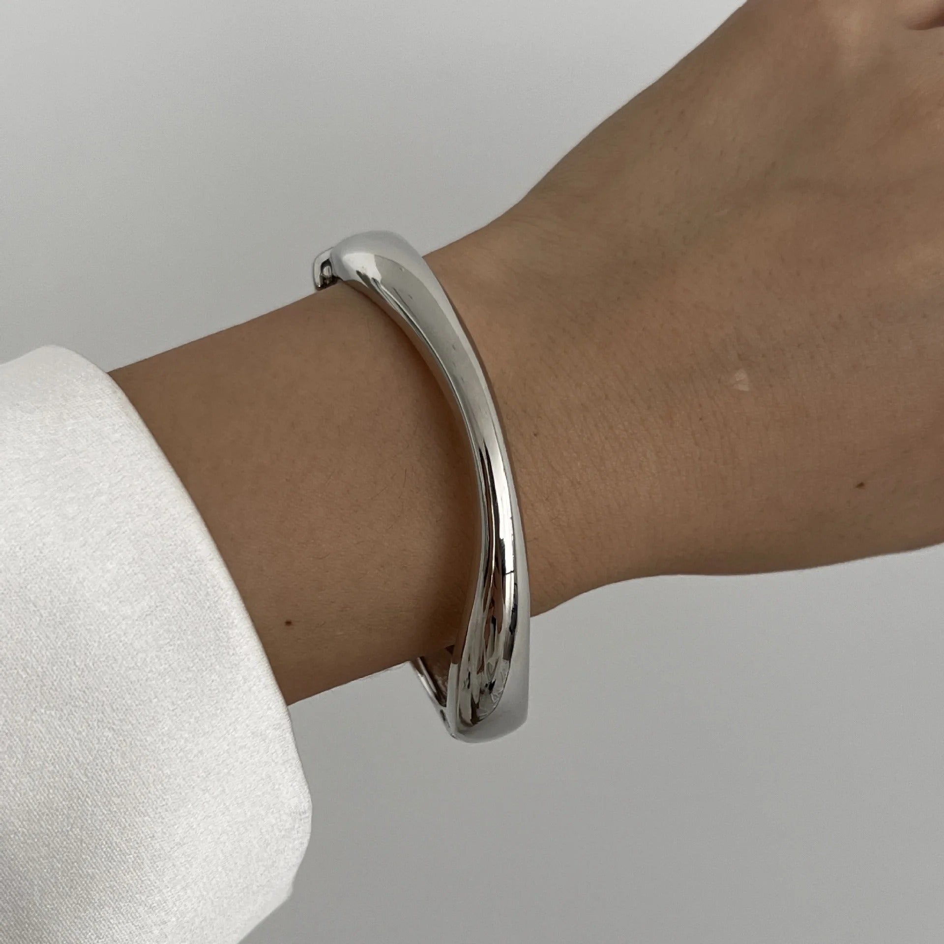 Elegant Fluid Cuff Bracelet – Open Statement Design-bracelet-Silver Flow Cuff-