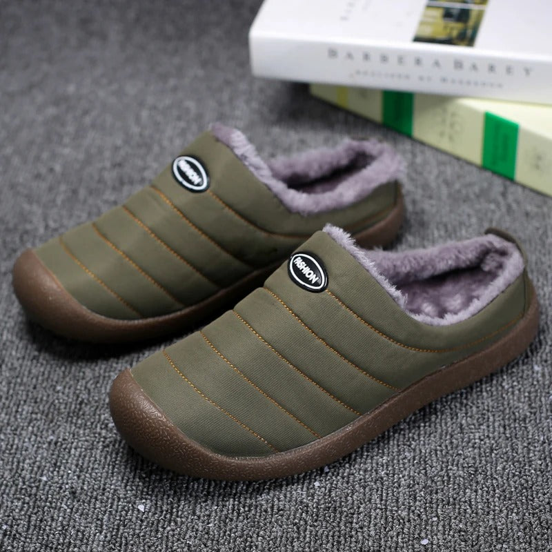 Men's lined slip-on slippers in green with faux-fur collar and textured rubber sole