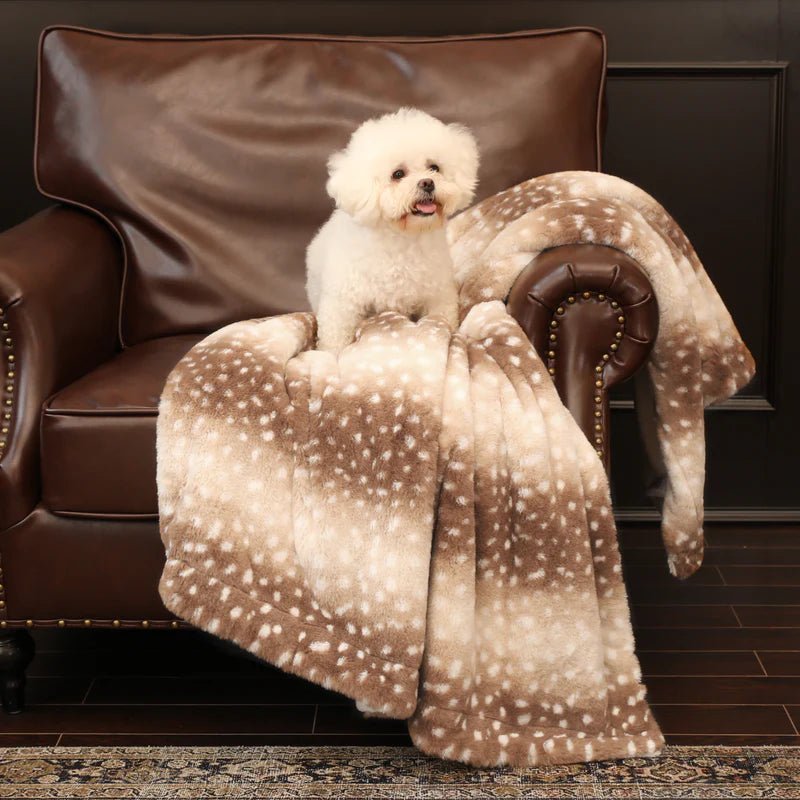Cozy Wild Fur Blanket with Deer Motif – Reversible Plush Comfort